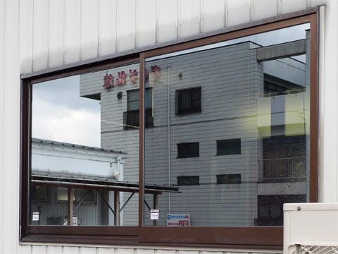 高性能熱線反射ガラス｜ガラスの種類辞典
