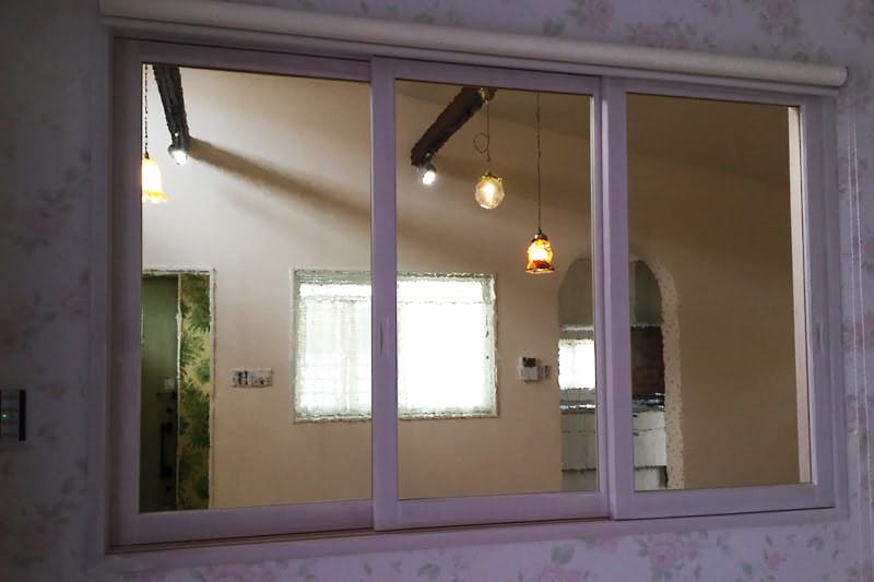 カラードアンティーク｜ガラスの種類辞典